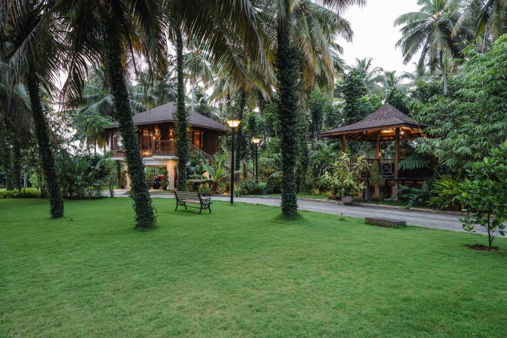 Villa Woods & Palms Pollāchi Eksteriør billede